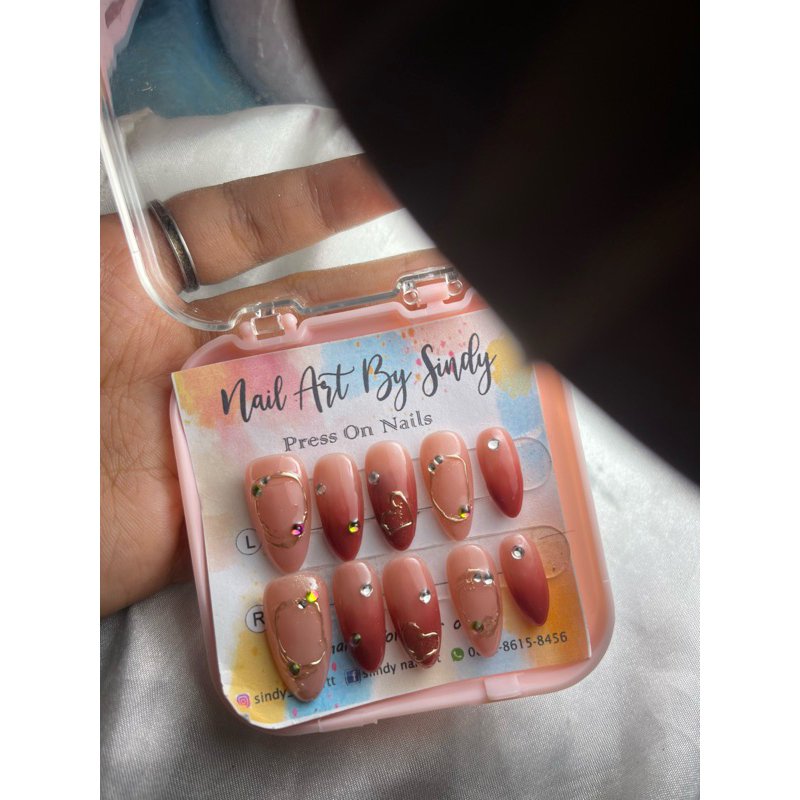 Press on nails