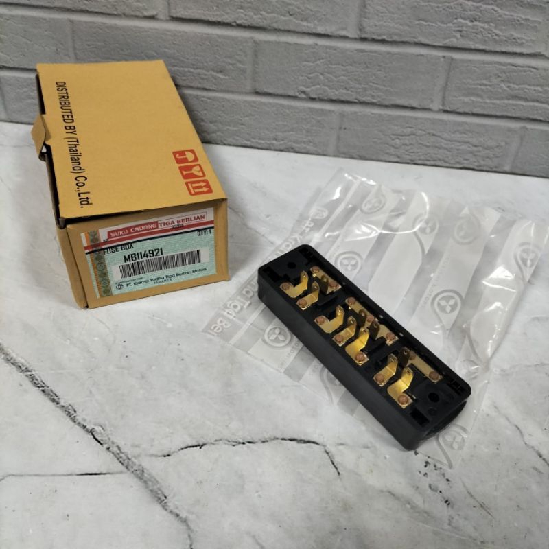 Sekring fuse box MB114921