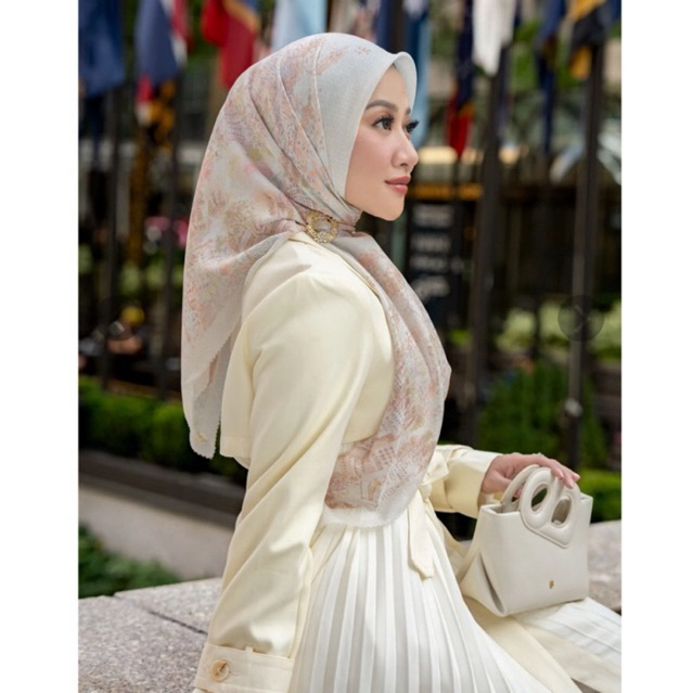 Buttonscarves square voile