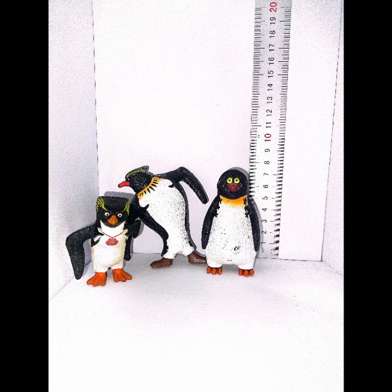 Mainan Preloved Penguin Madagaskar Set