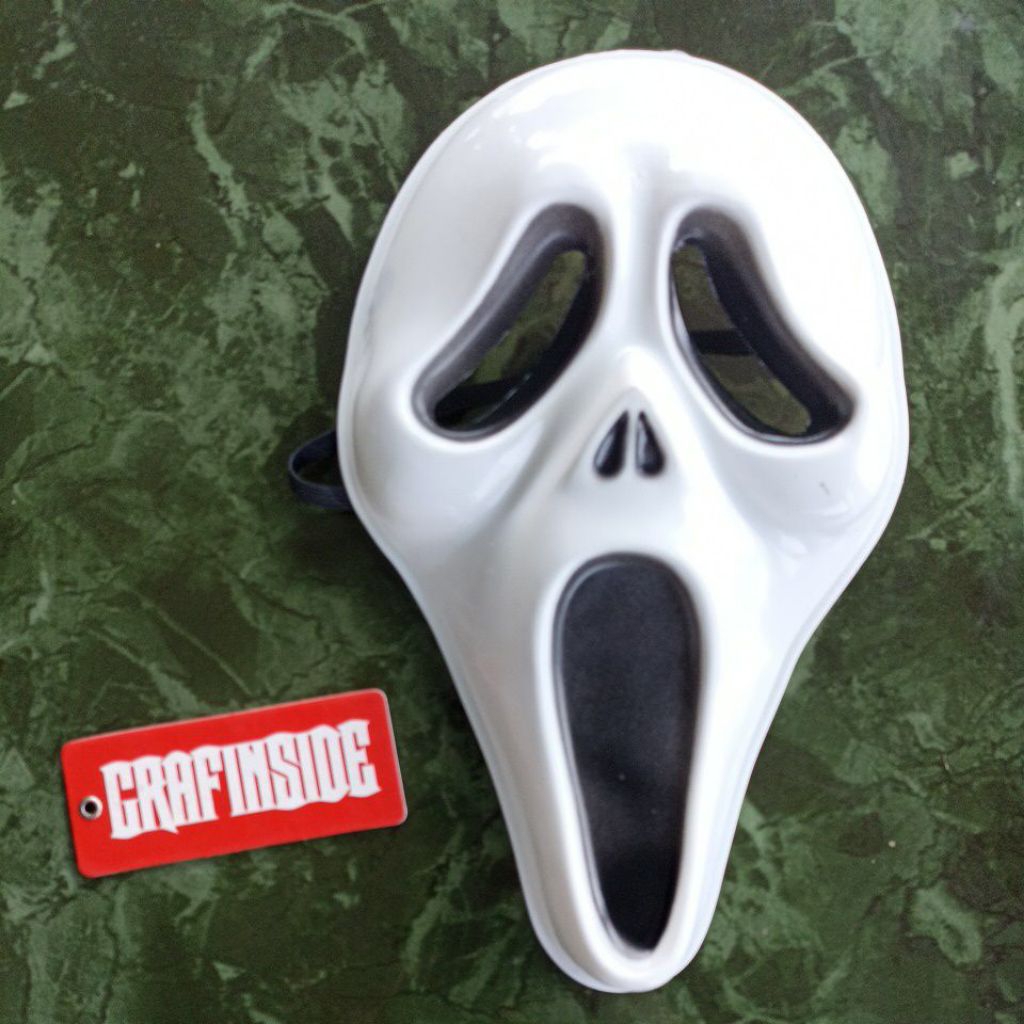 Topeng Scream Serem