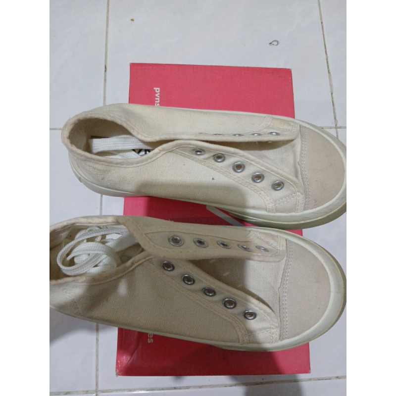 Sepatu PVN
