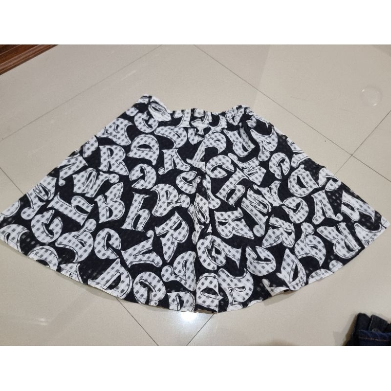 PRELOVED ROK WANITA