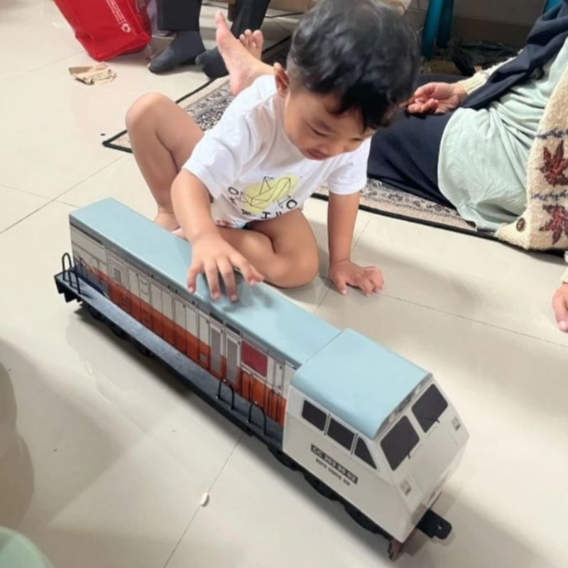 Mainan Kereta api jumbo cc203 hidung miring