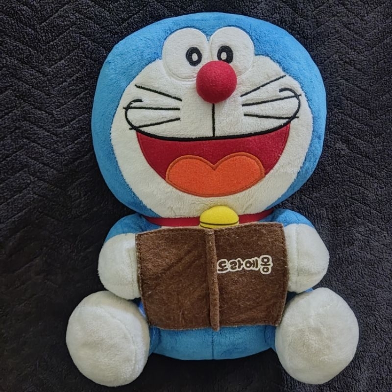 boneka doraemon