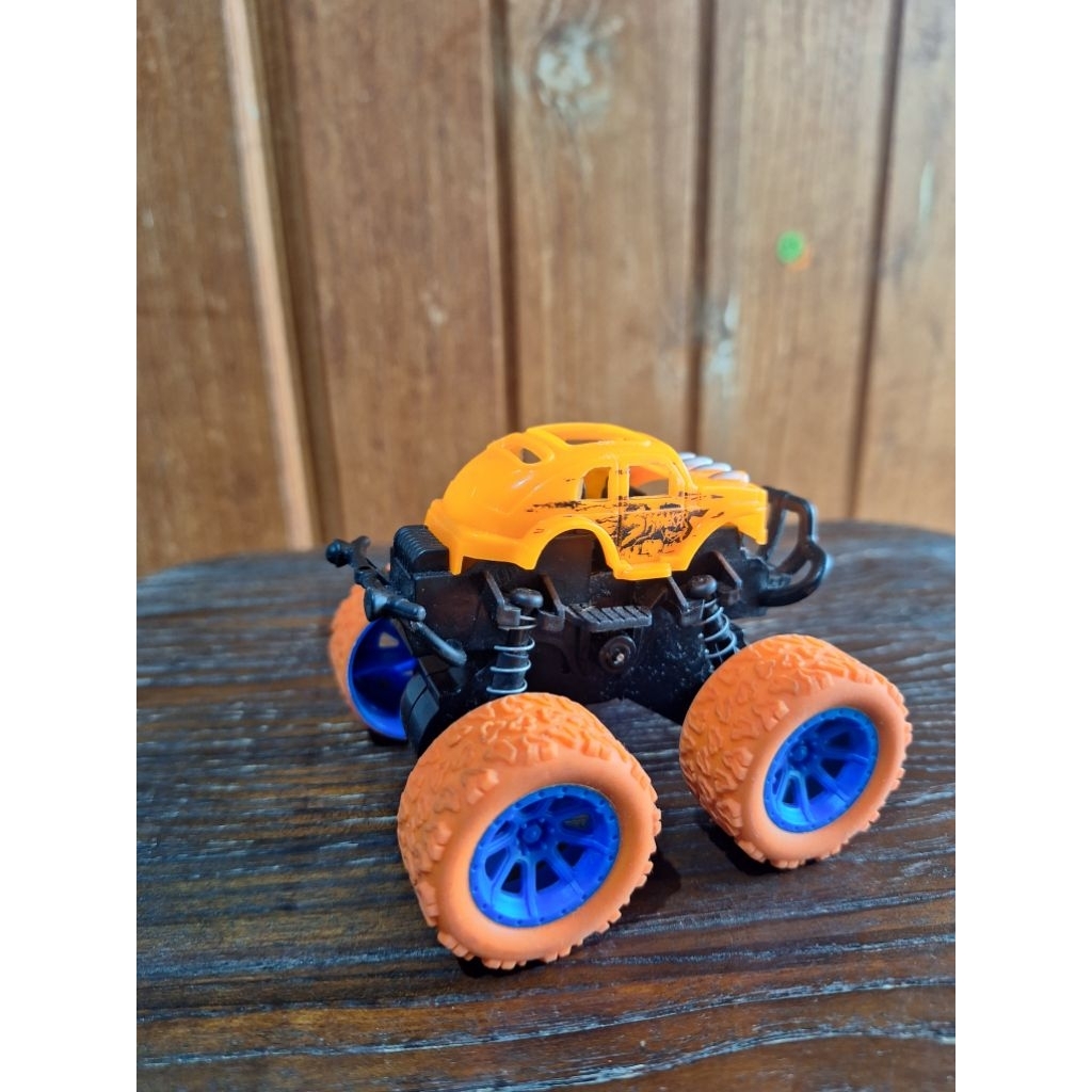 mainan mobil monster