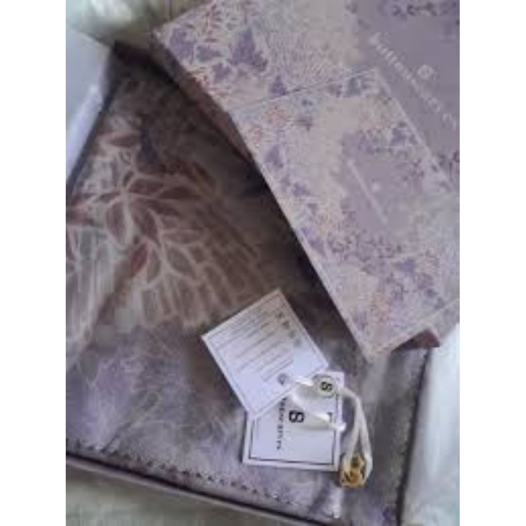 Buttonscarves Thun Iris New as is