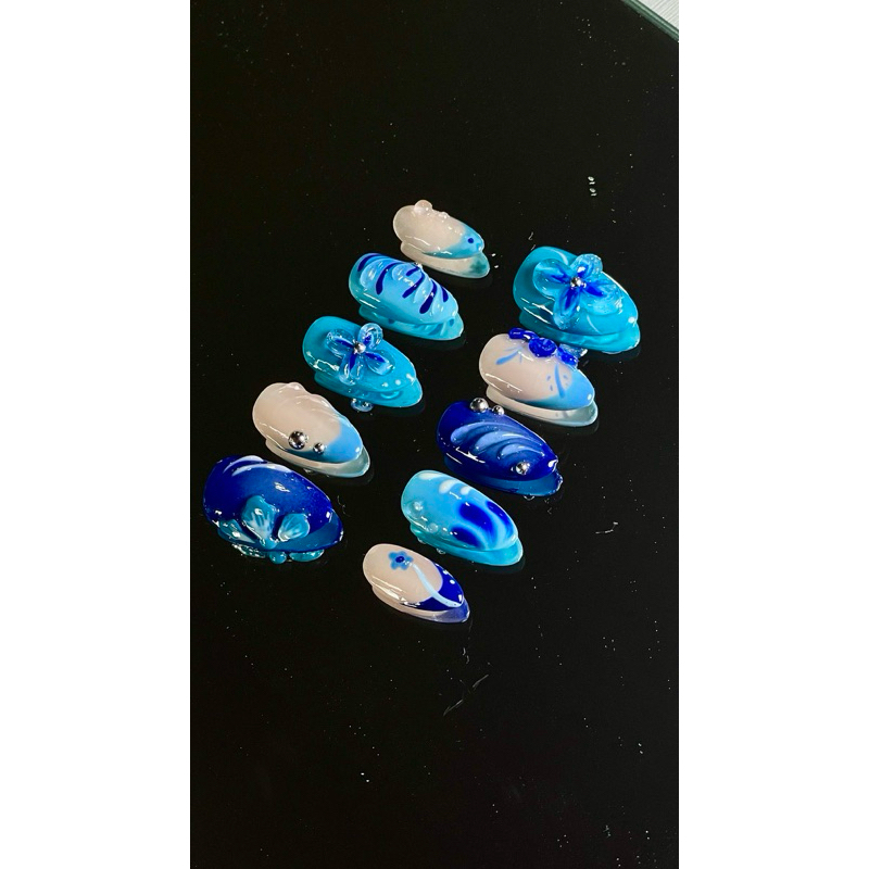 PRESS ON NAILS