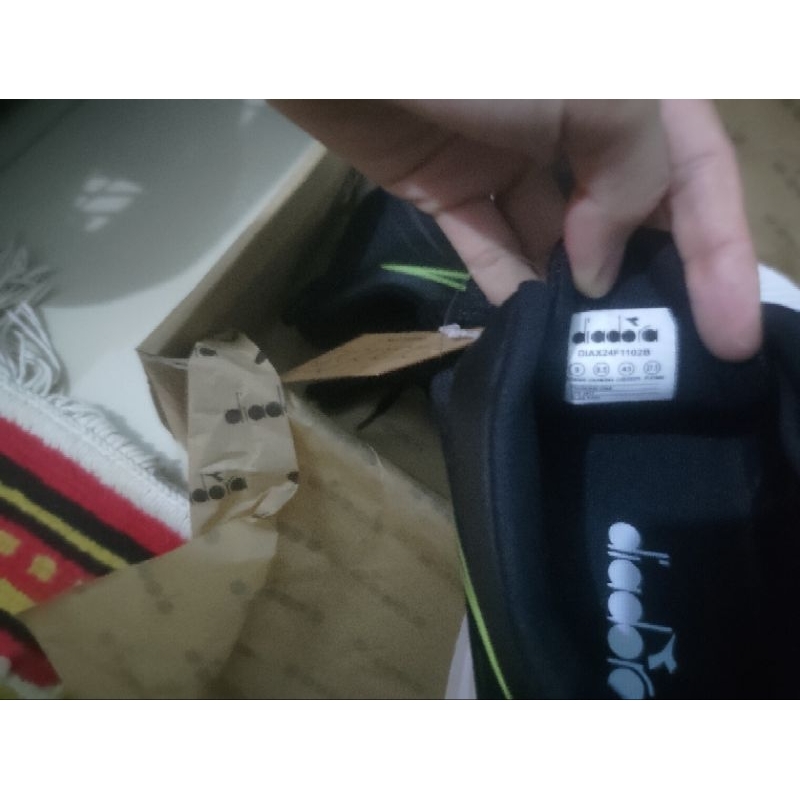 sepatu diadora