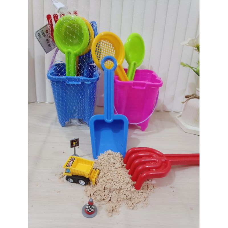 mainan ember pasir kecil / secop pasir