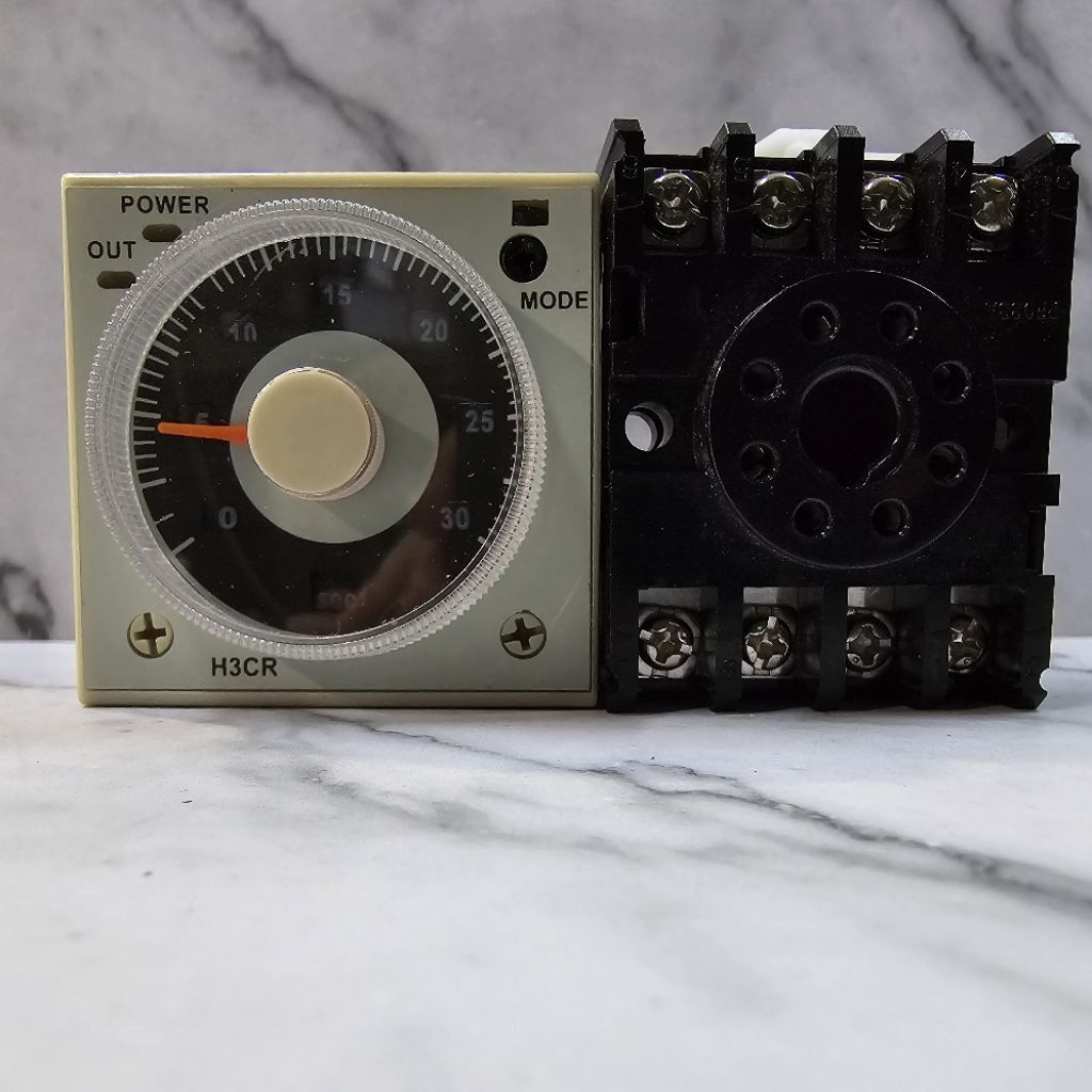 TIMER H3CR-A8 + SOCKET PYF08AC/DC24-240V LARKIN ELECTRIC
