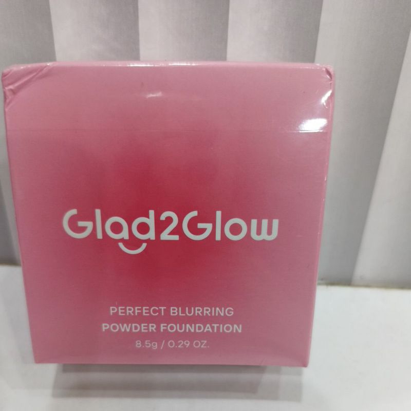 Glad2Glow Perfect Blurring Powder Foundation