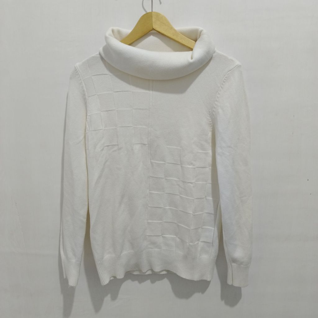 sweater cream cakep turtle neck