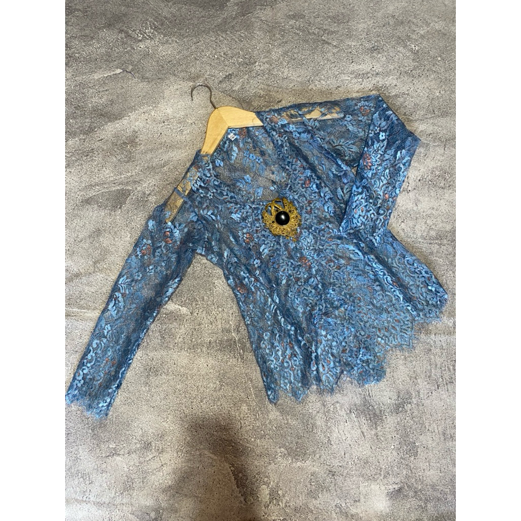 Kebaya Brokat Jadi