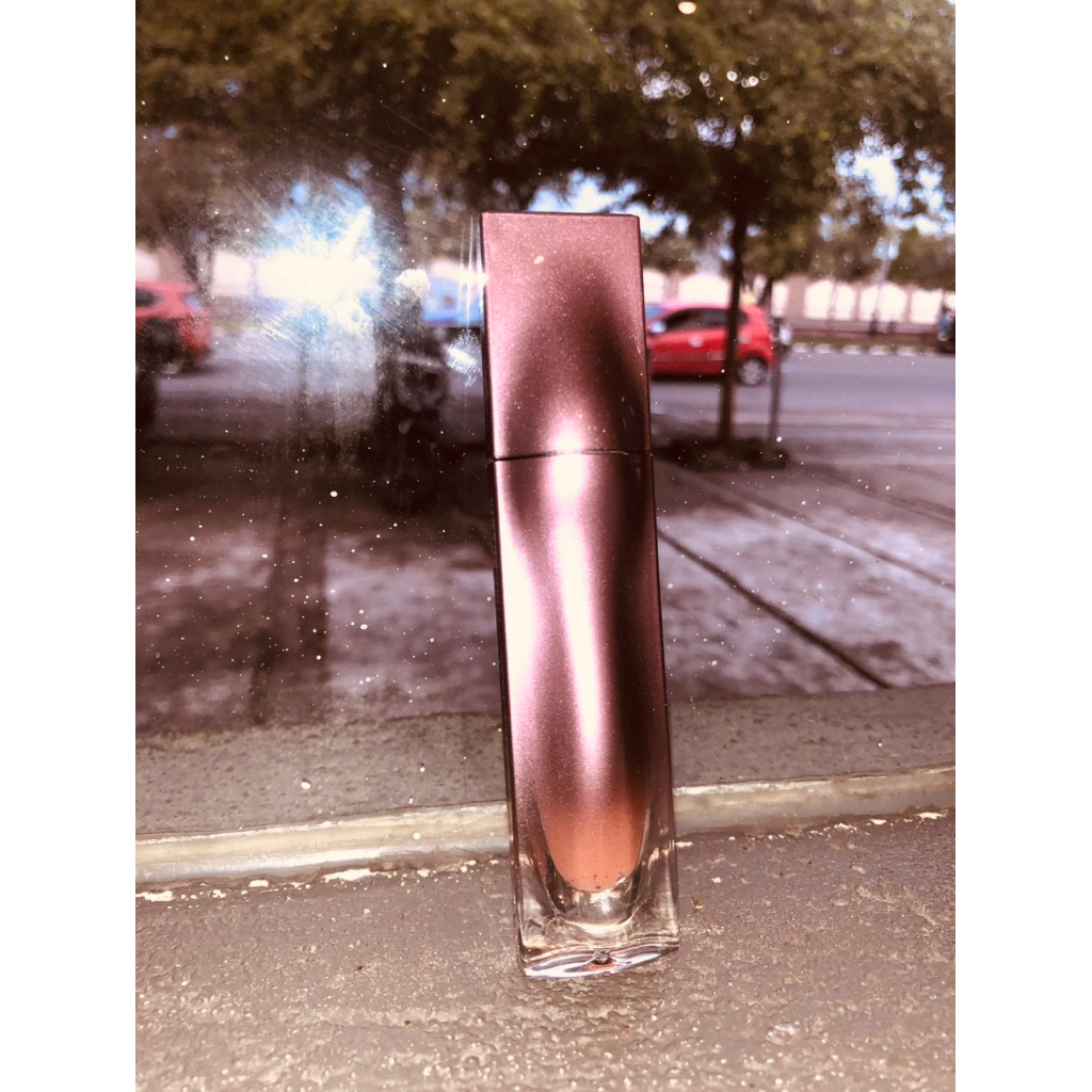 Lip tumephoria