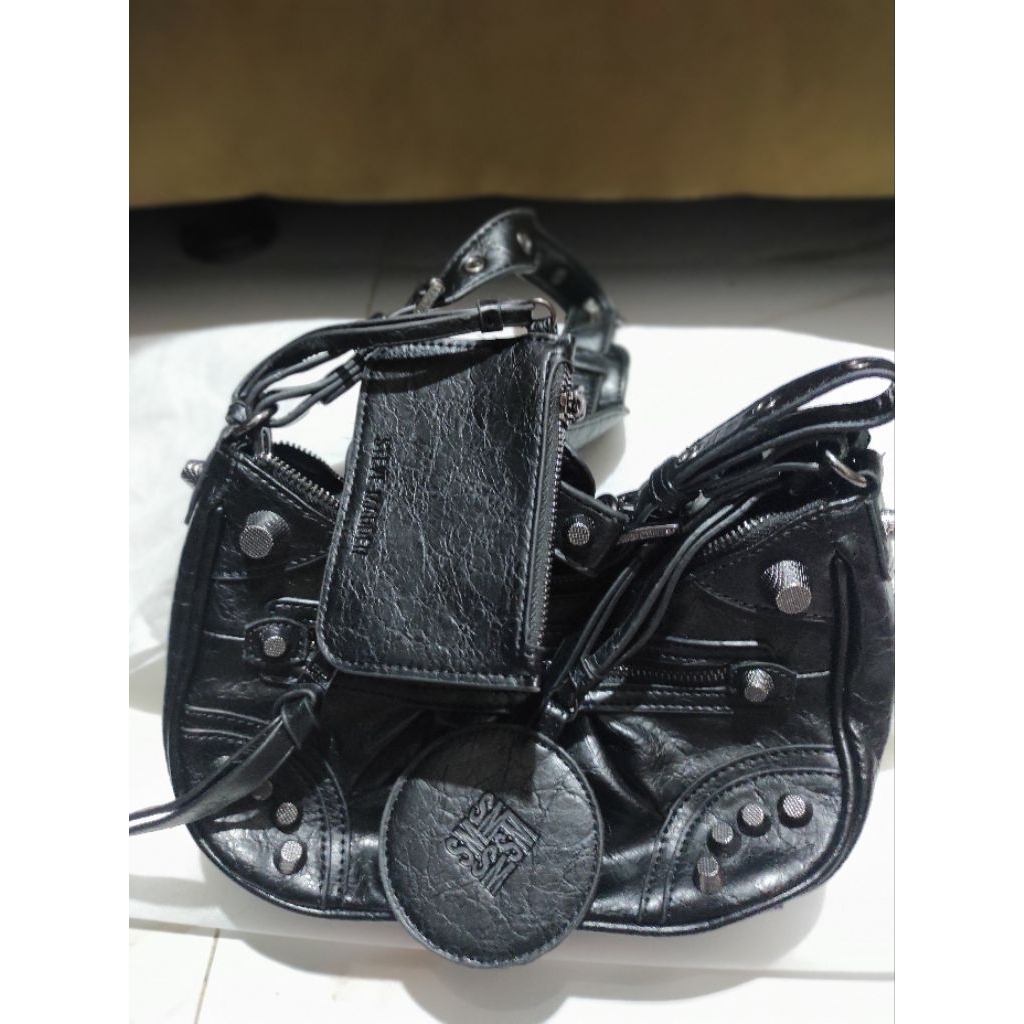 SM Bglow hitam