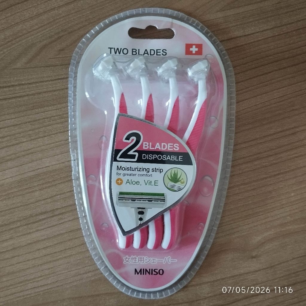 Shaver Miniso 4 pc 2 blades