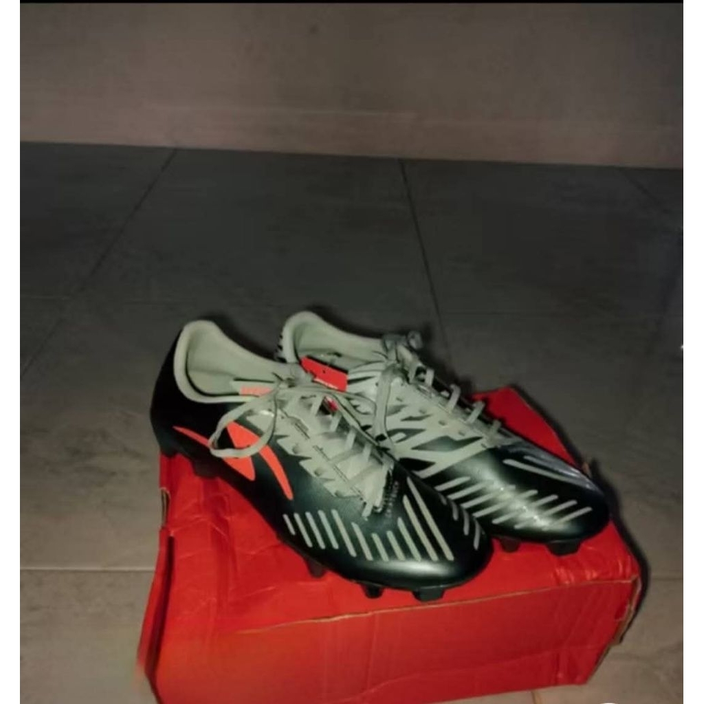 sepatu specs