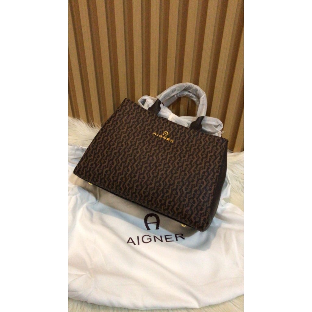 Aigner kulit asli size 28/30