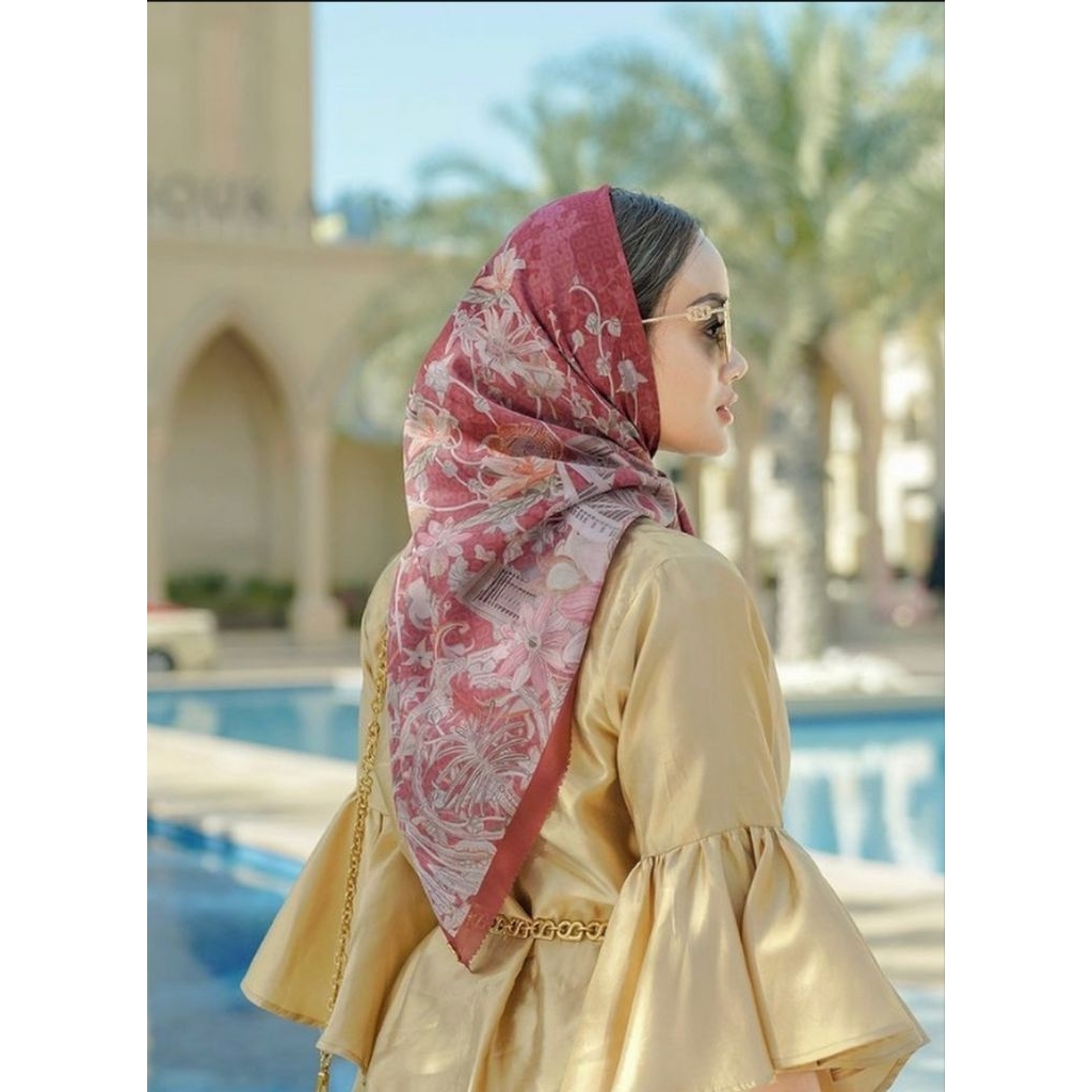 Buttonscarves Dubai 1 Square Ruby Reguler