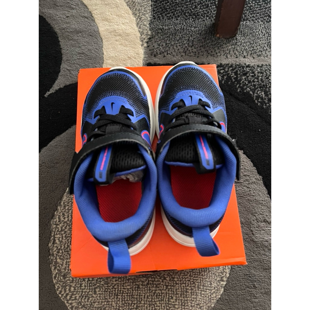 nike cosmic runner
