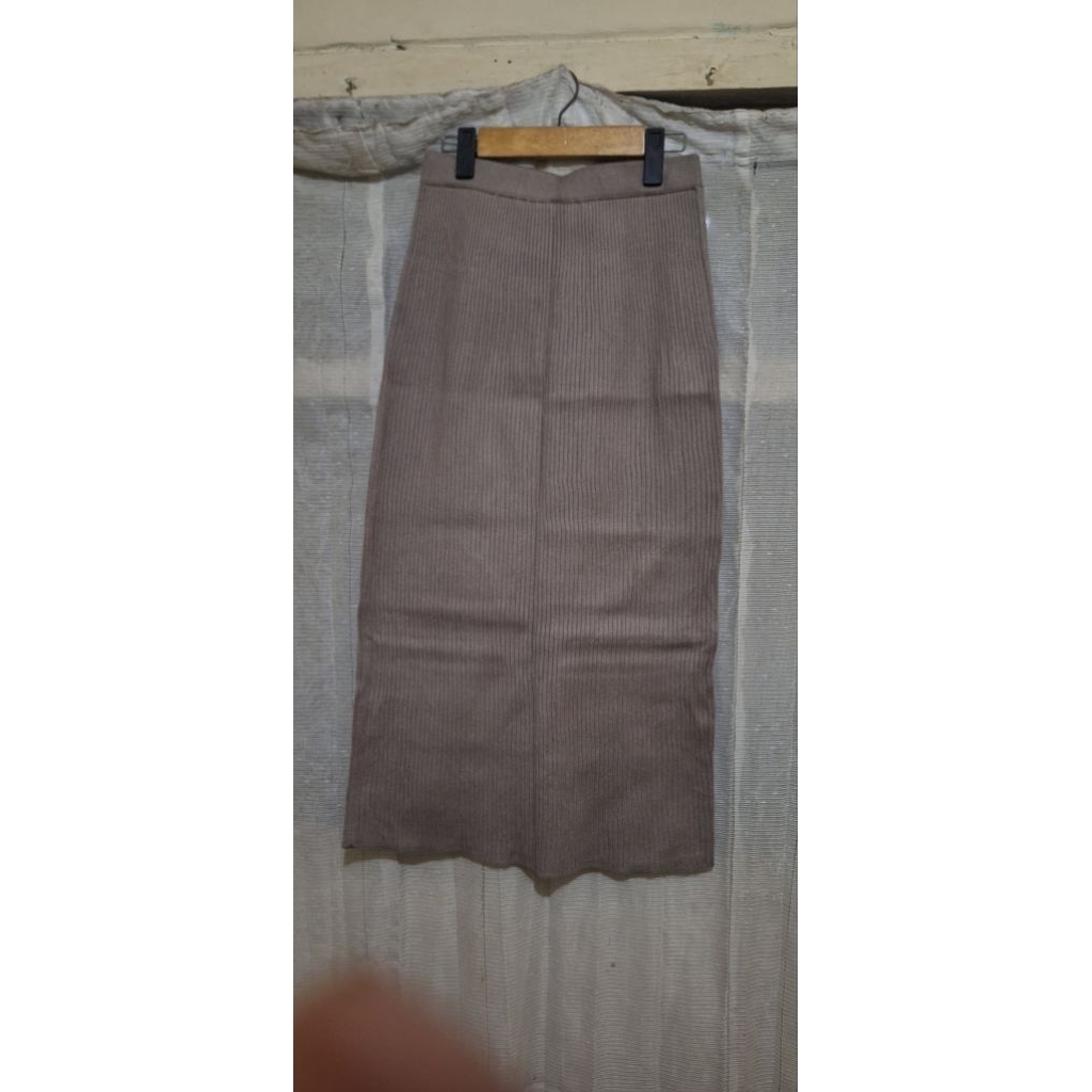 preloved Uniqlo rok knit