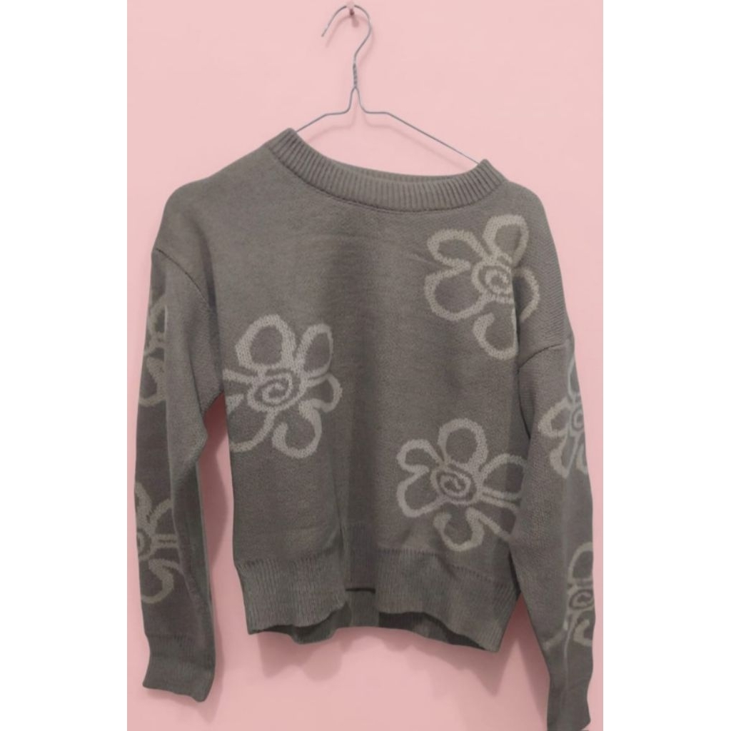 Preloved Baju Sweater Coklat Bunga