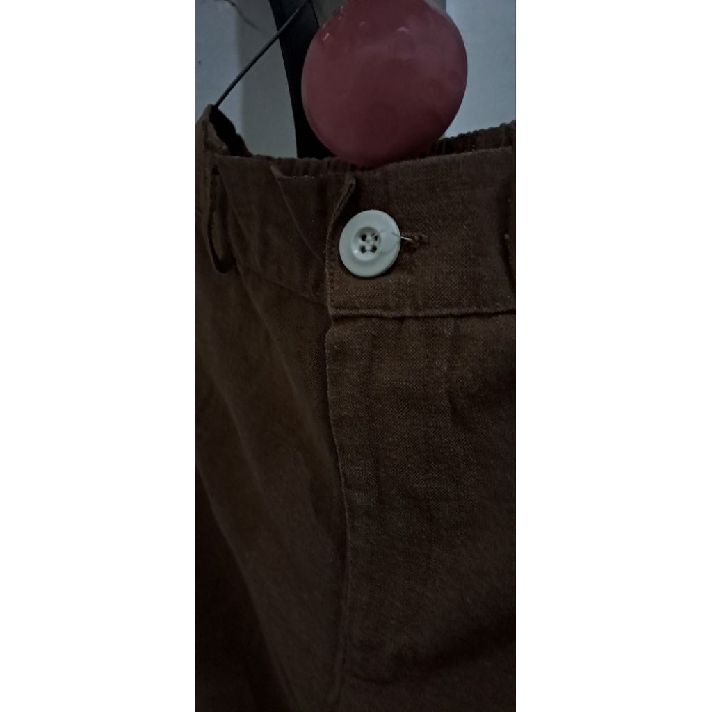 CELANA BAHAN