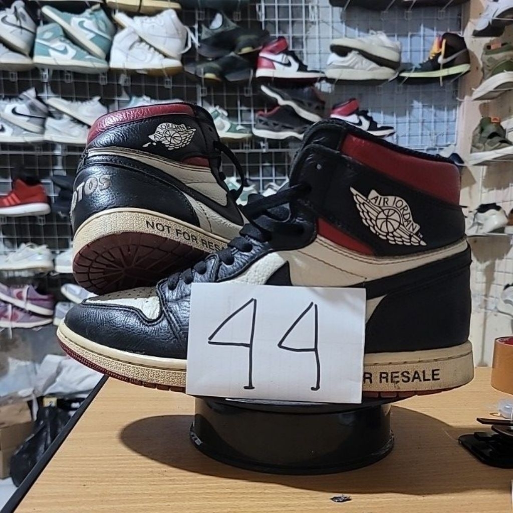 sepatu high 44