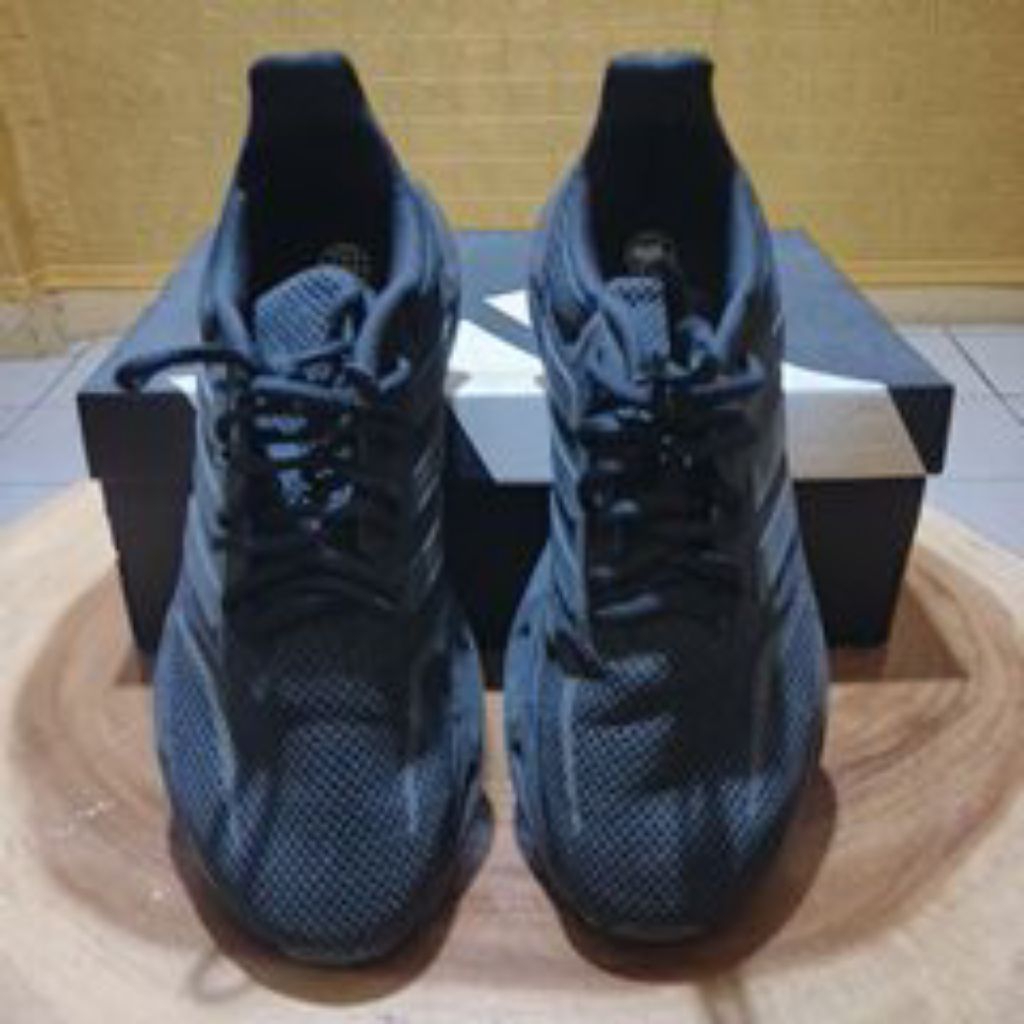 sepatu Adidas preloved