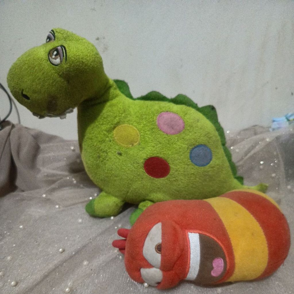 Prelove Boneka Dino dan Larva