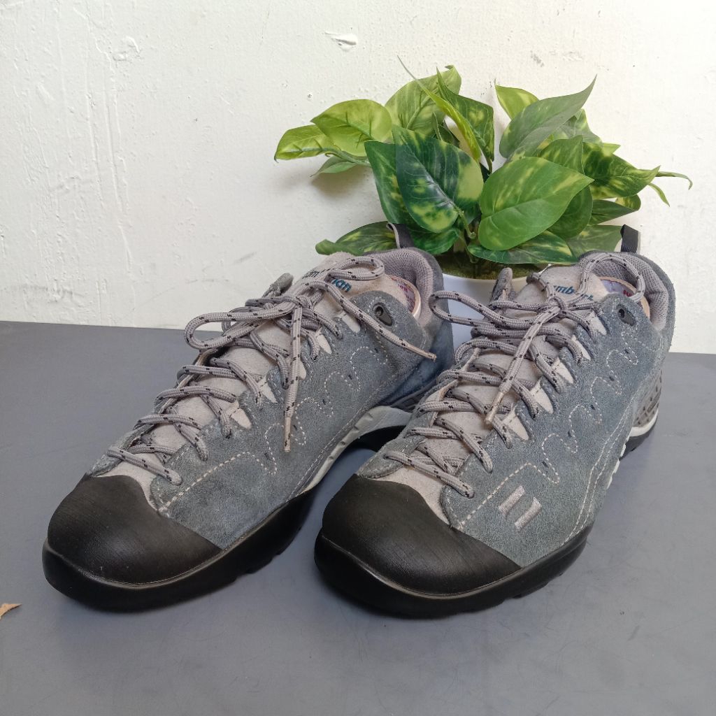 sepatu hiking