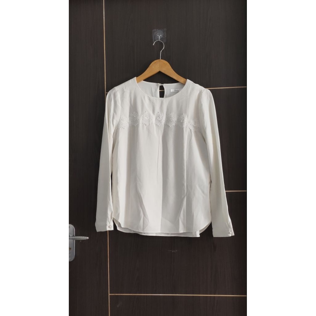 Blouse Putih