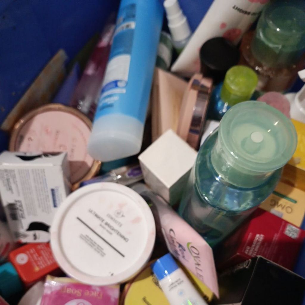 PRELOVED MAKEUP