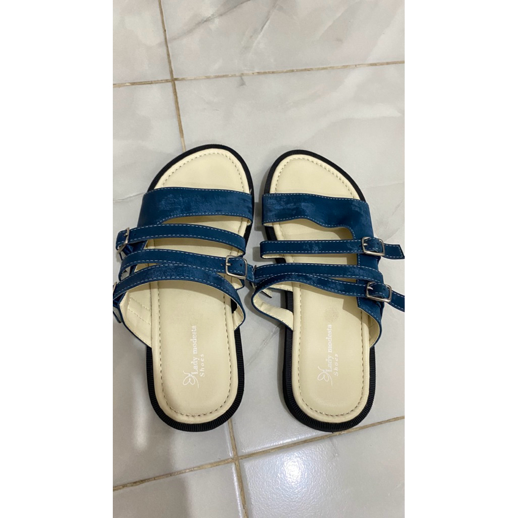 sandal wanita