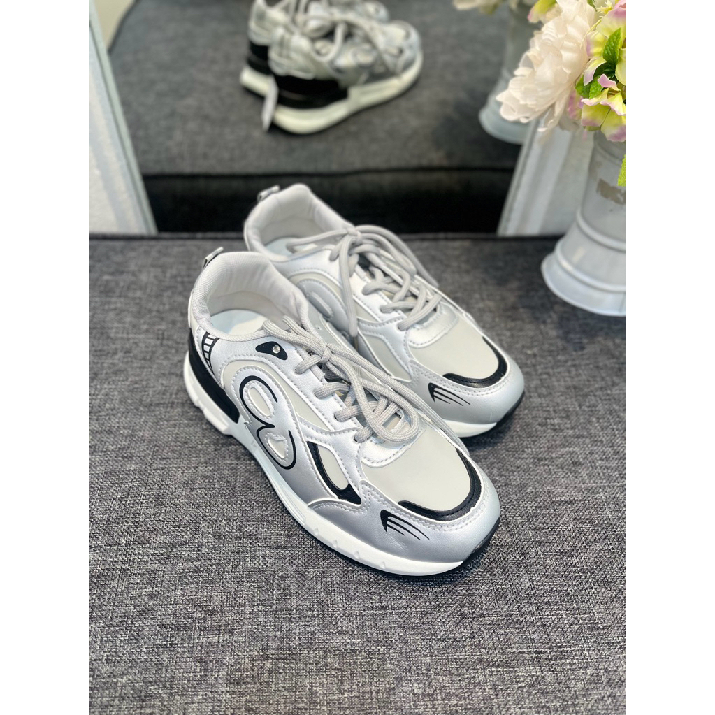 sneakers wanita