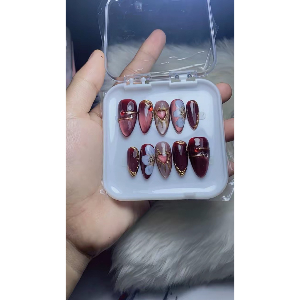 cat eye maroon cantik