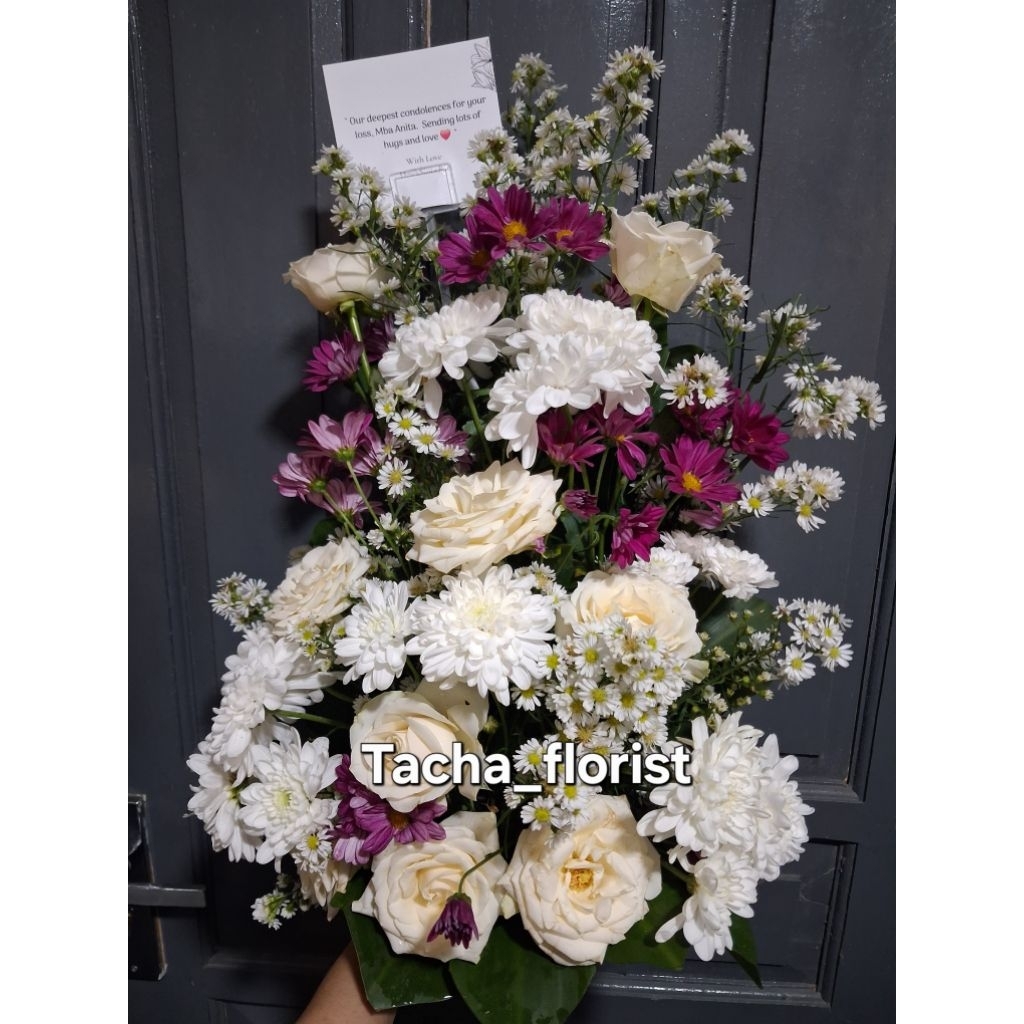 Table fresh flower with white rose