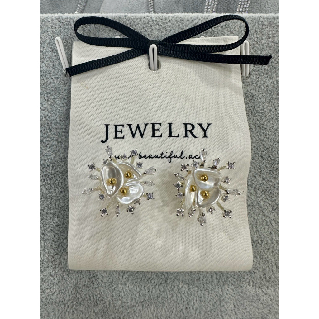 Anting Korea Crystal White Earring