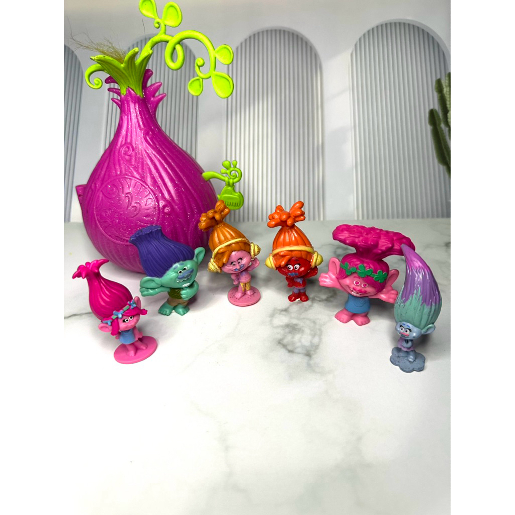Diorama trolls