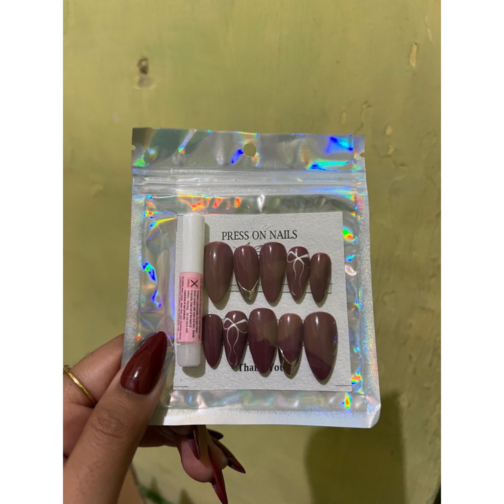 PRESS ON NAILS