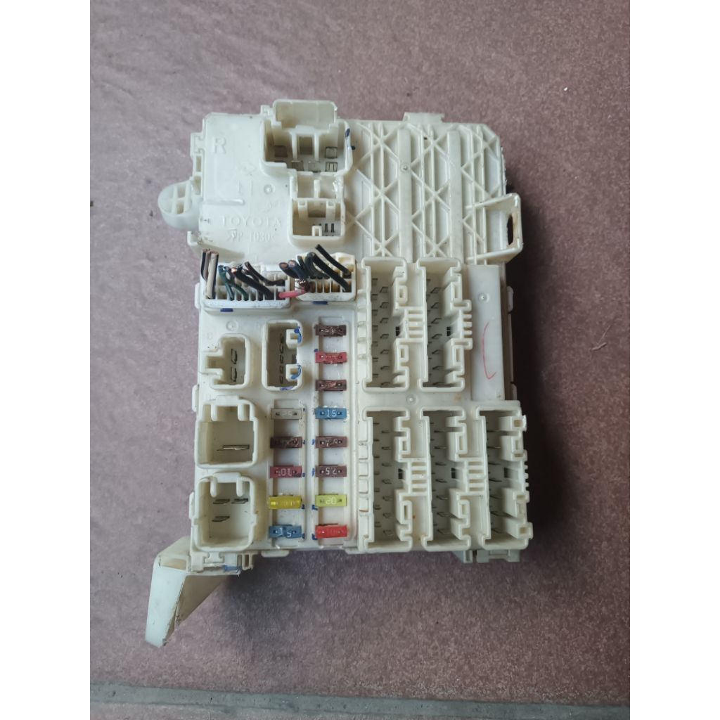 BCM Box Sekring Toyota Inova, Code R t1
