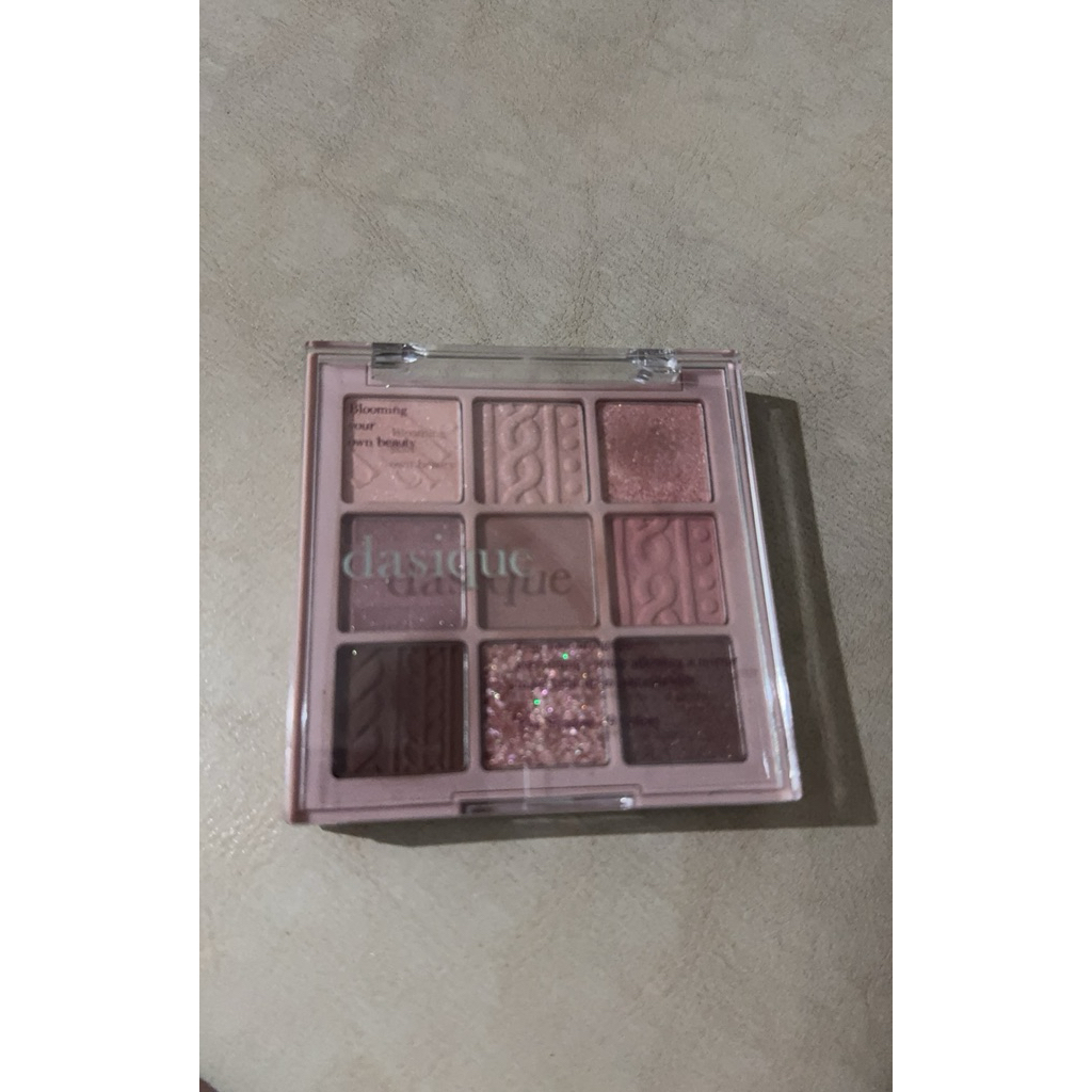 Dasique shadow pallete Violet Knit