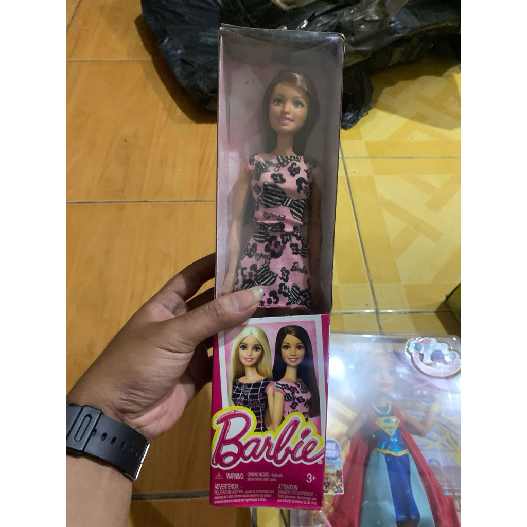 boneka Barbie basic