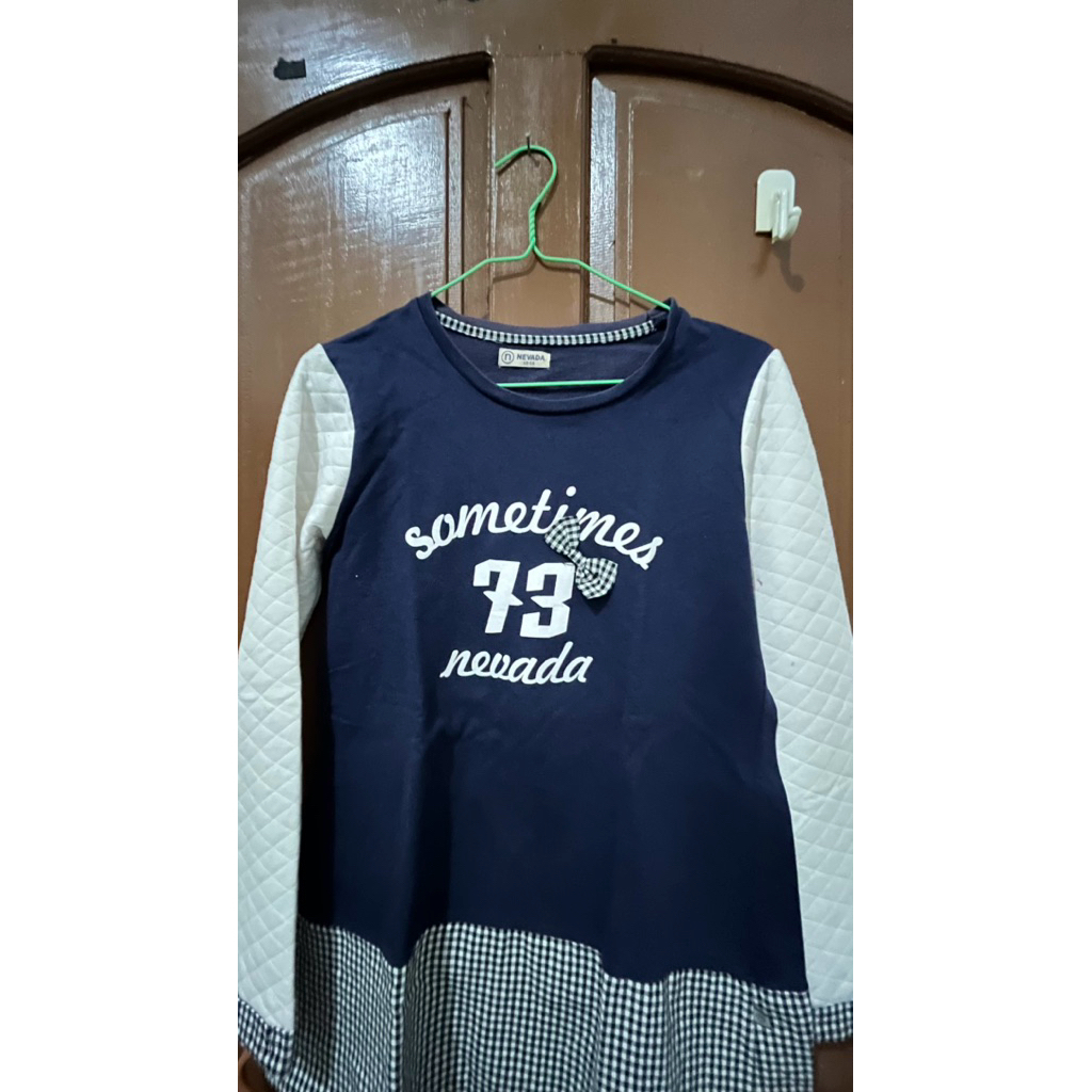 PRELOVED SWEATER NAVY PUTIH