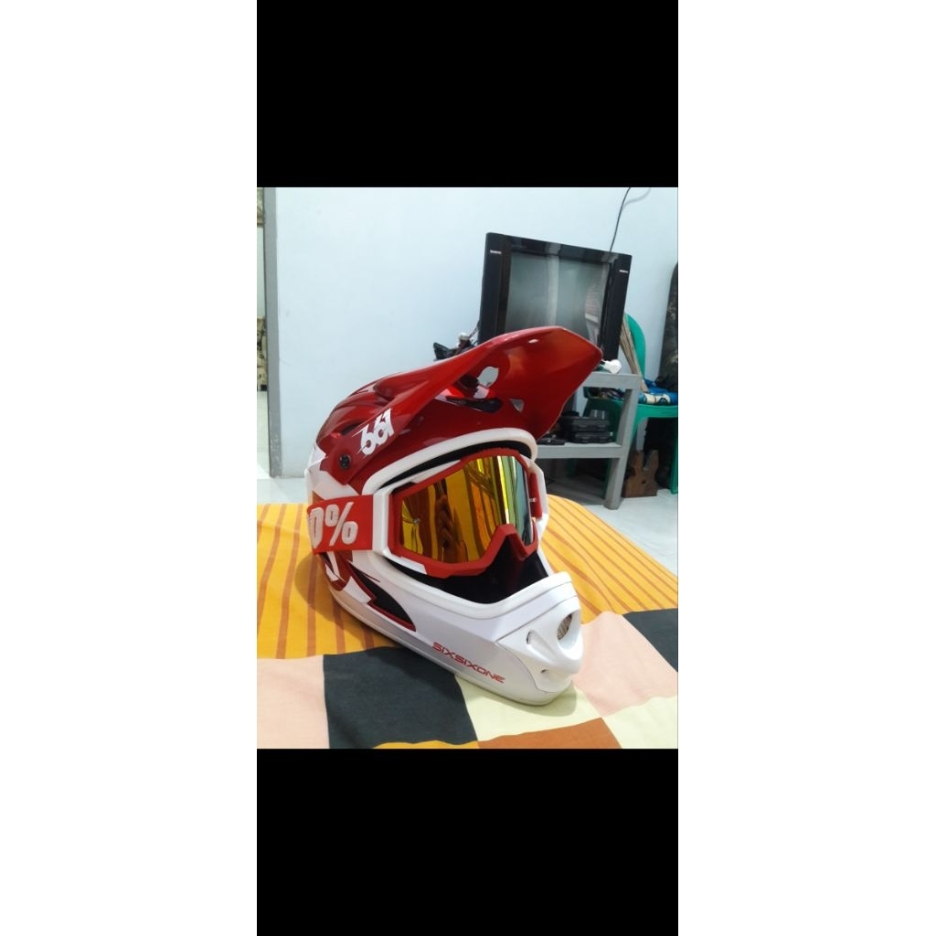 Helm Sixsixone