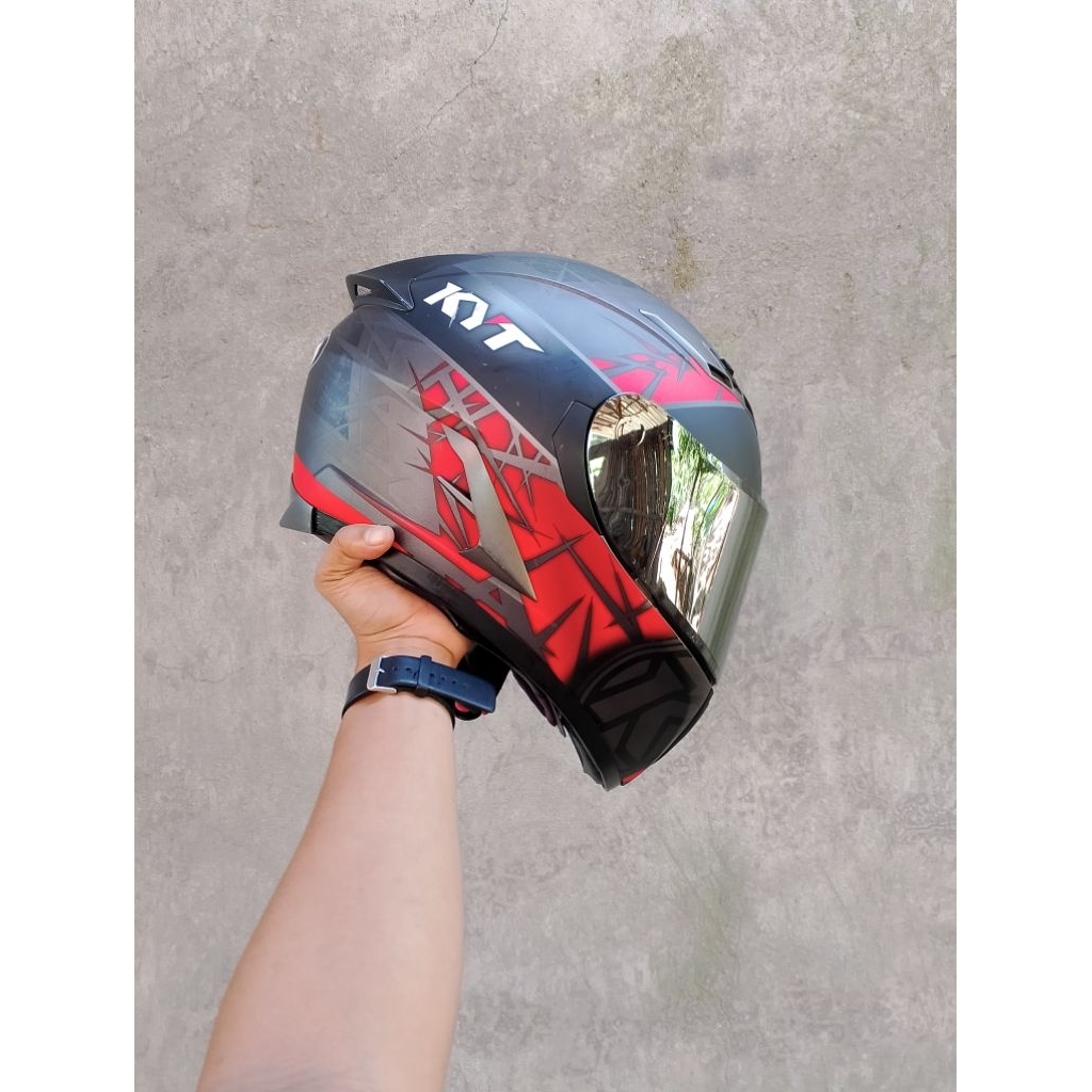 KYT Falcon 2 spike red doff