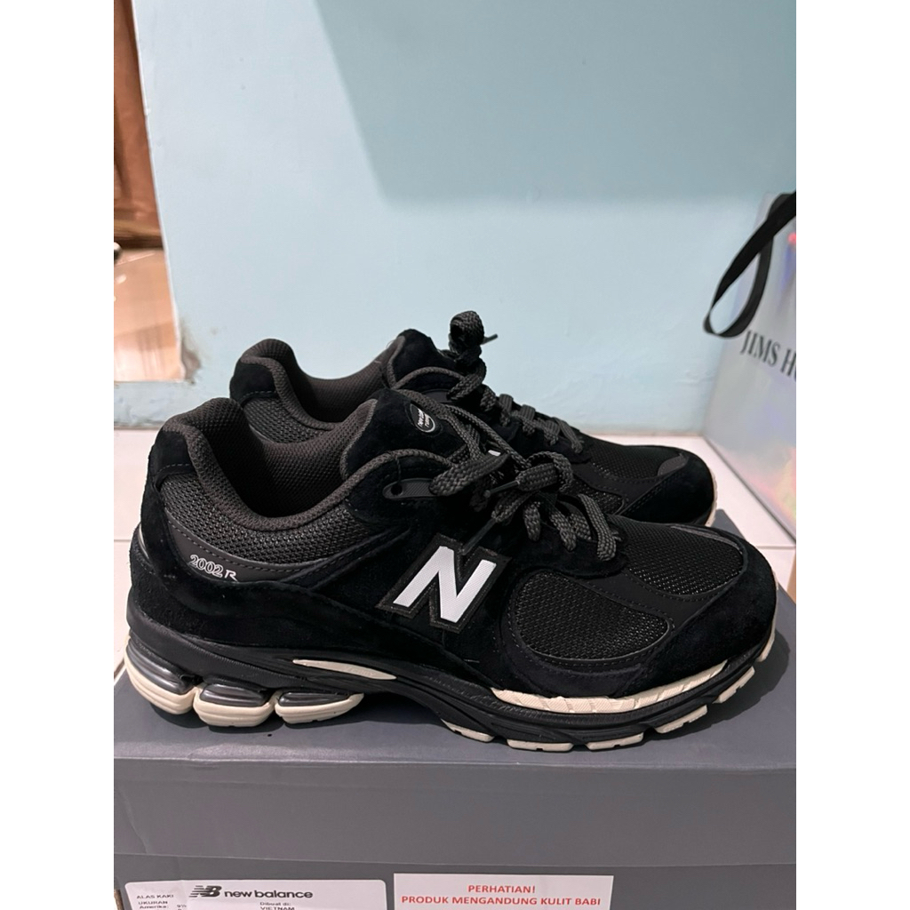 New Balance 2002R Black
