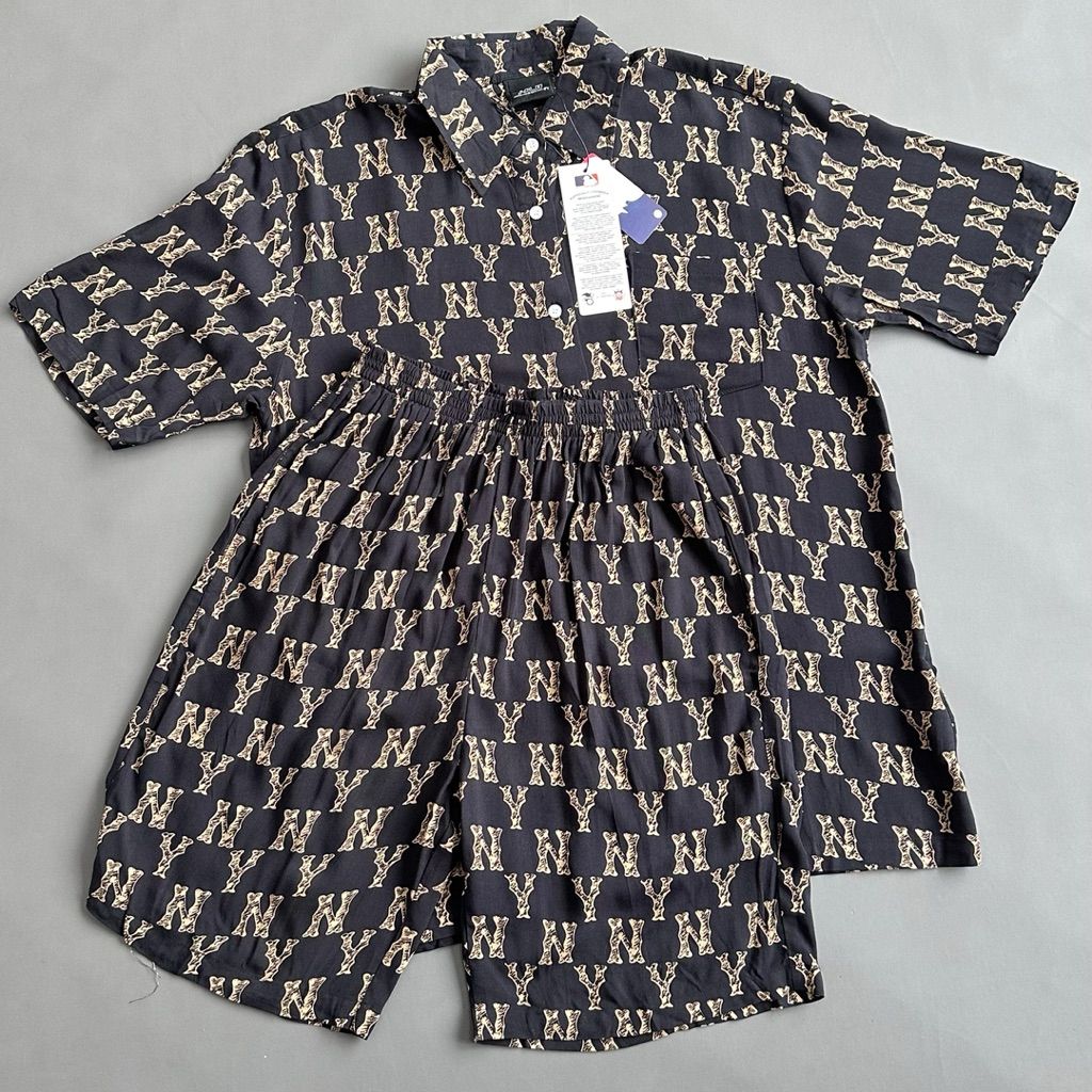 set  monogram shirt