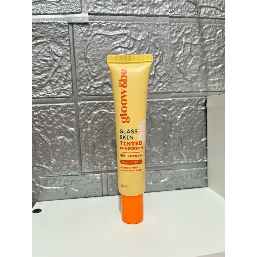 PRELOVED | tinted sunscreen GloowBe
